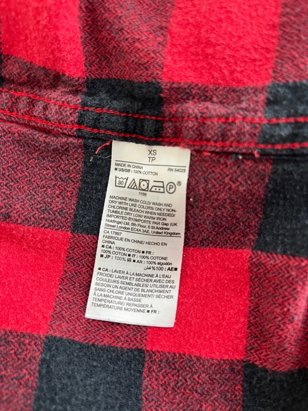 GAP Men's Red and Black Plaid Flannel Button-Down Shirt - Picture 4 of 4